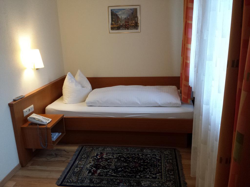 Hotel Am Exerzierplatz MHG Rum bild